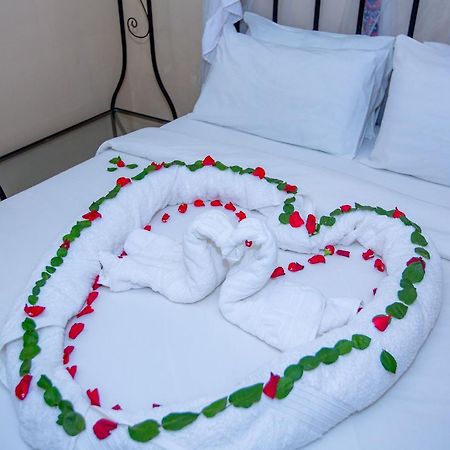 Kays Lodge Dar es Salaam Esterno foto