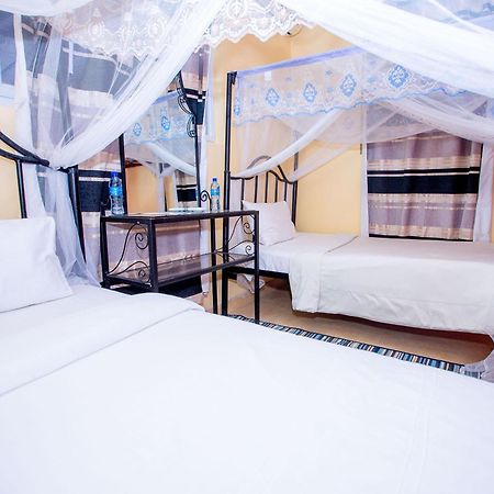 Kays Lodge Dar es Salaam Esterno foto