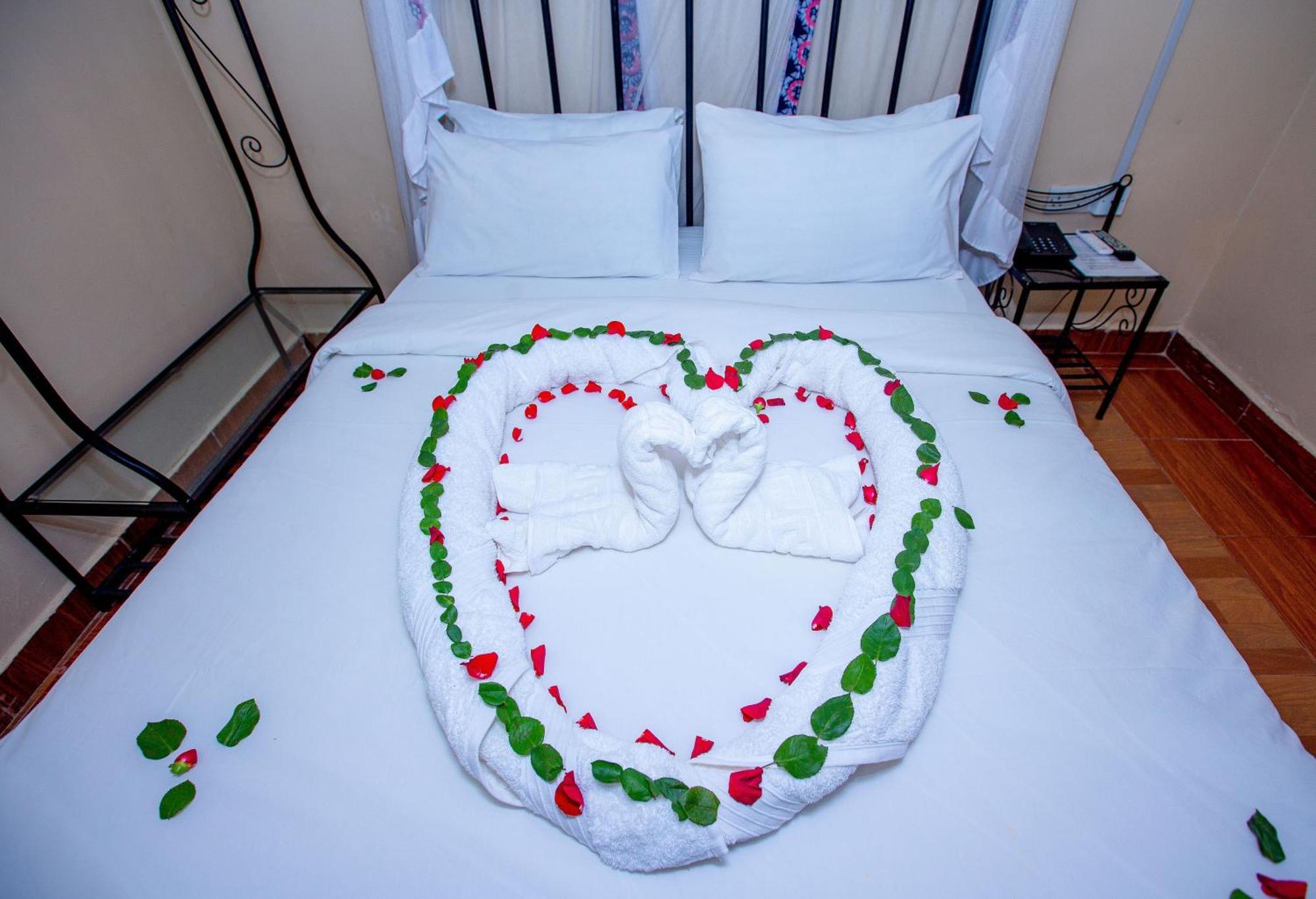 Kays Lodge Dar es Salaam Esterno foto