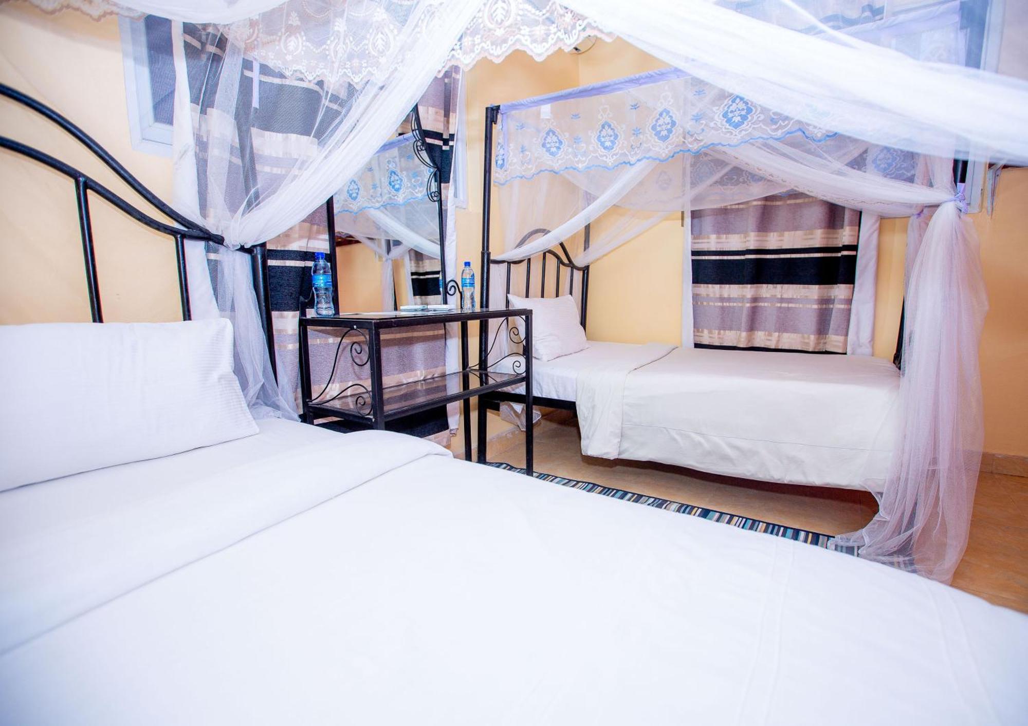 Kays Lodge Dar es Salaam Esterno foto