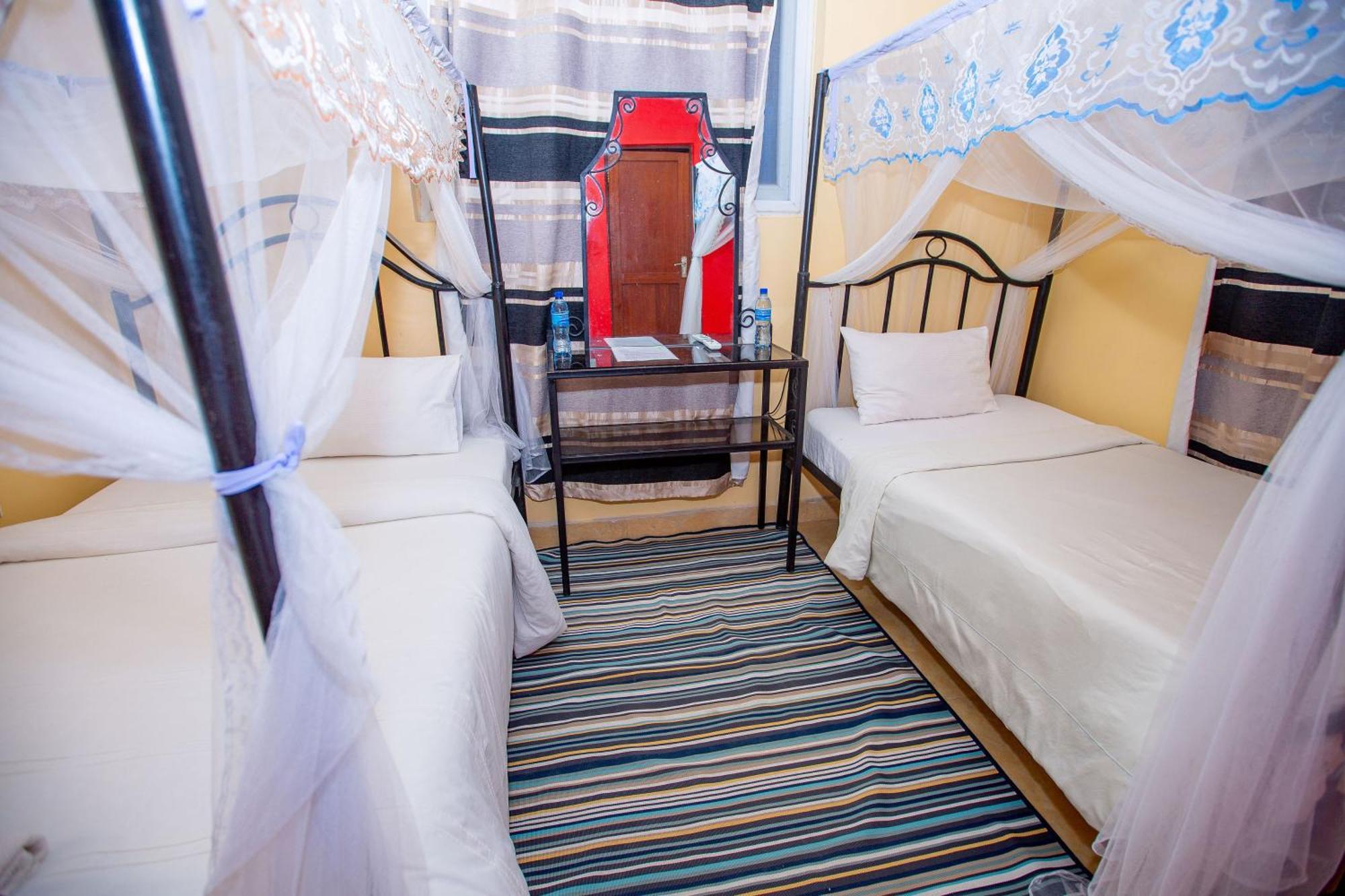 Kays Lodge Dar es Salaam Esterno foto