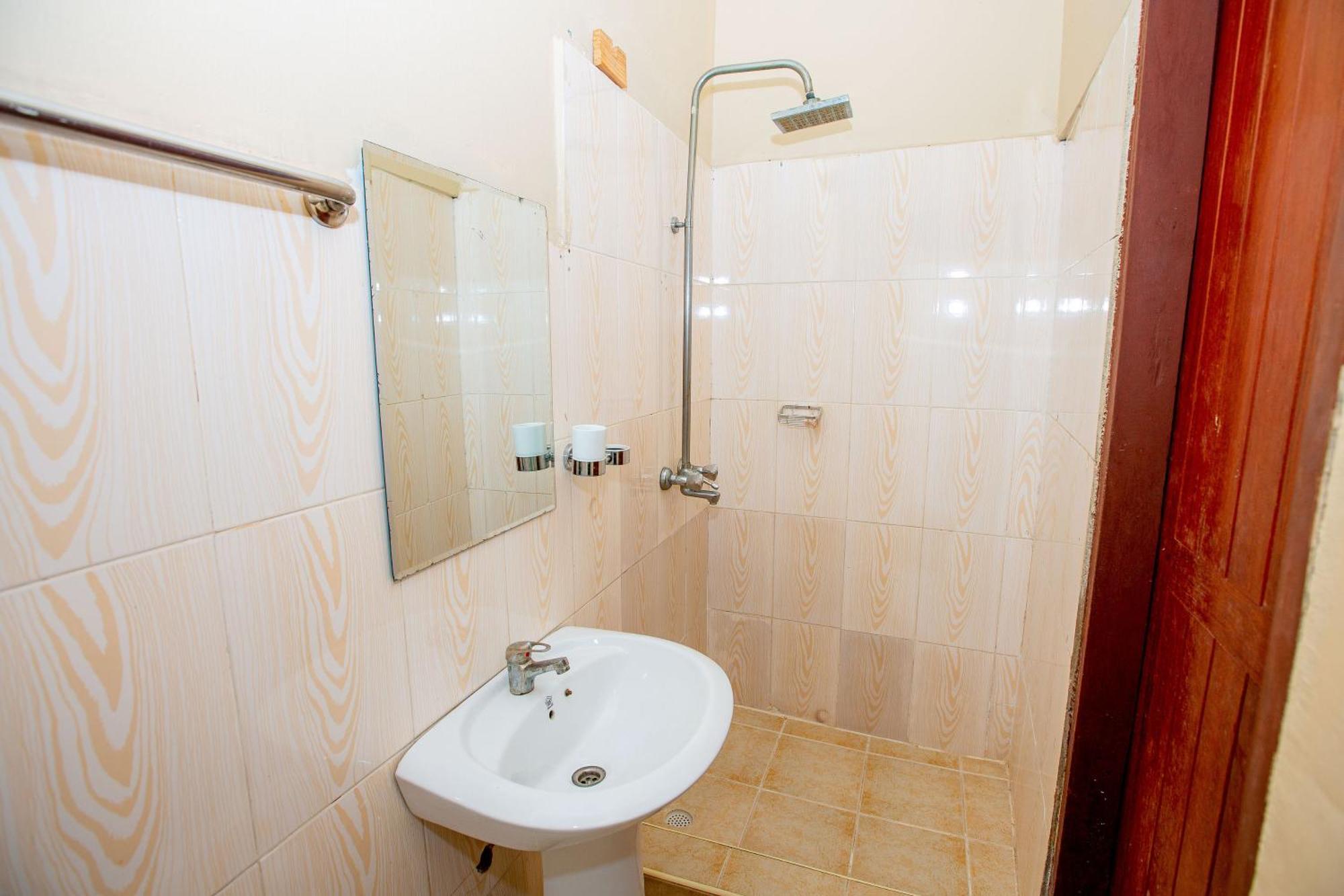 Kays Lodge Dar es Salaam Esterno foto