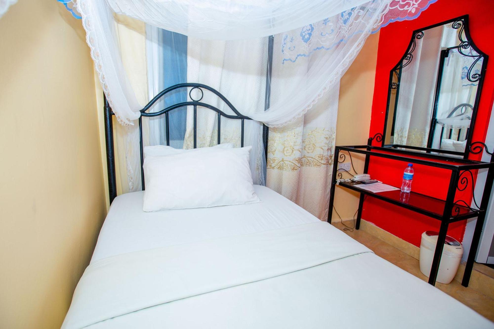 Kays Lodge Dar es Salaam Esterno foto