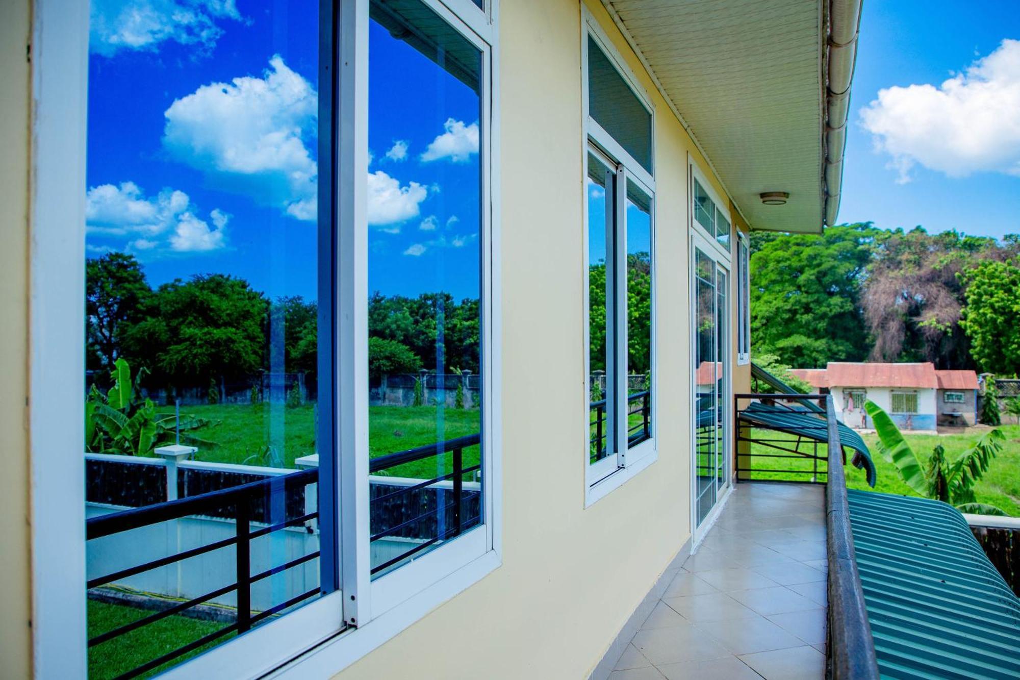 Kays Lodge Dar es Salaam Esterno foto
