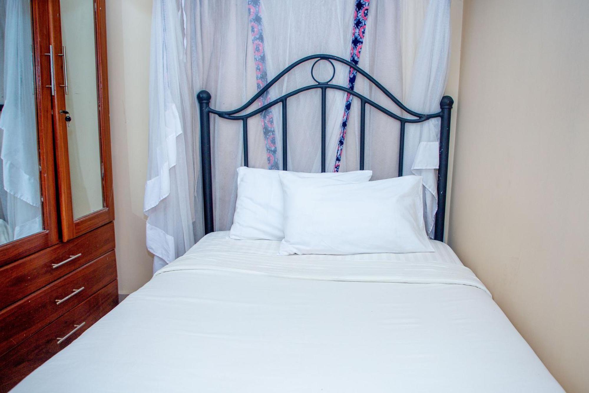 Kays Lodge Dar es Salaam Esterno foto