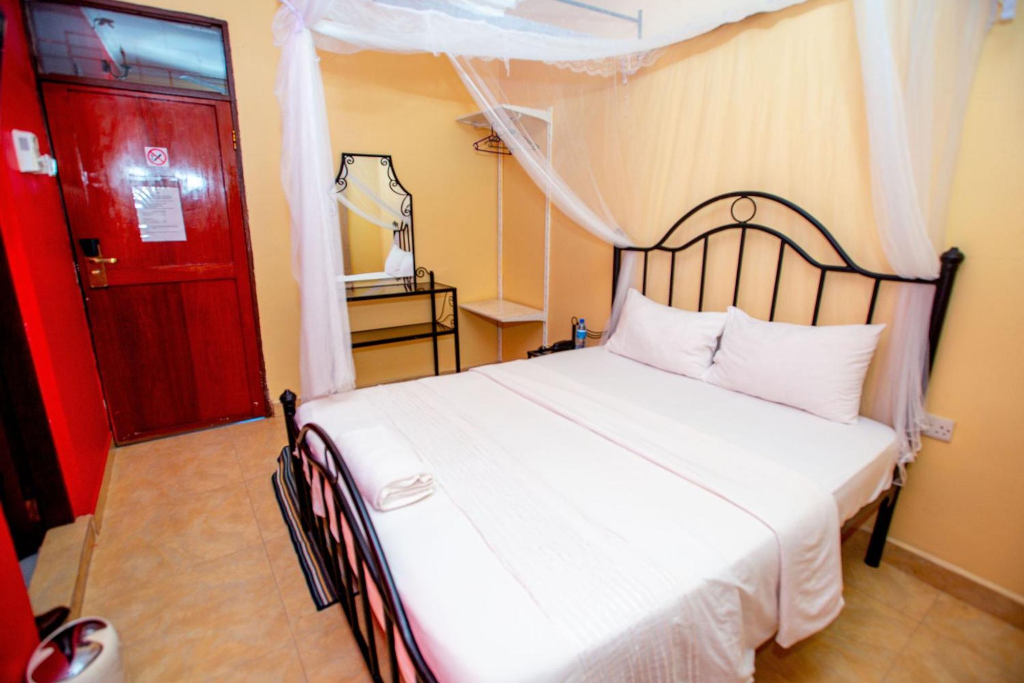 Kays Lodge Dar es Salaam Esterno foto