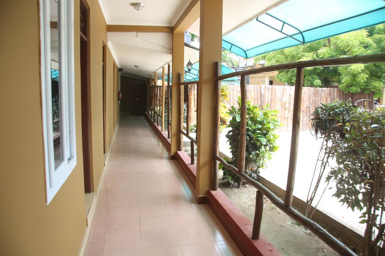 Kays Lodge Dar es Salaam Esterno foto
