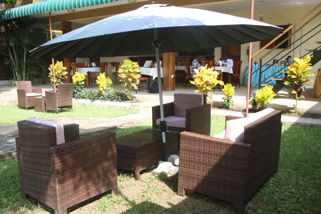 Kays Lodge Dar es Salaam Esterno foto