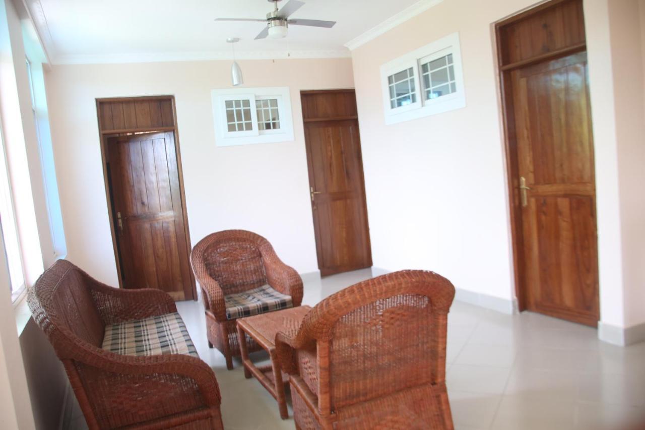 Kays Lodge Dar es Salaam Esterno foto