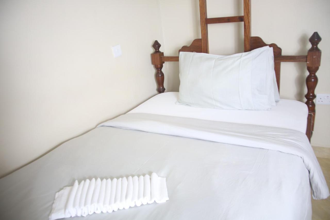 Kays Lodge Dar es Salaam Esterno foto