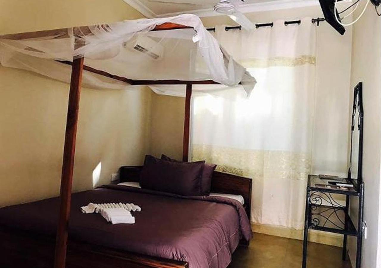 Kays Lodge Dar es Salaam Esterno foto