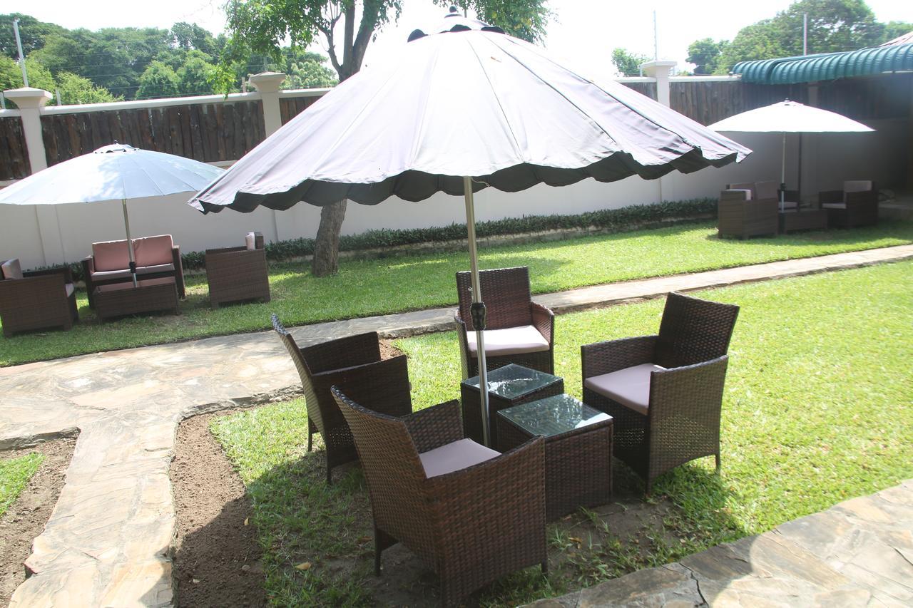 Kays Lodge Dar es Salaam Esterno foto